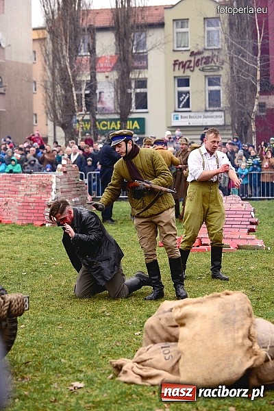 Zdjęcie w galerii na portalu naszraciborz.pl: Odbicie więźnia z rąk UB - fotoreportaż z inscenizacji z okazji Dnia Żołnierzy Wyklętych wiadomości z regionu