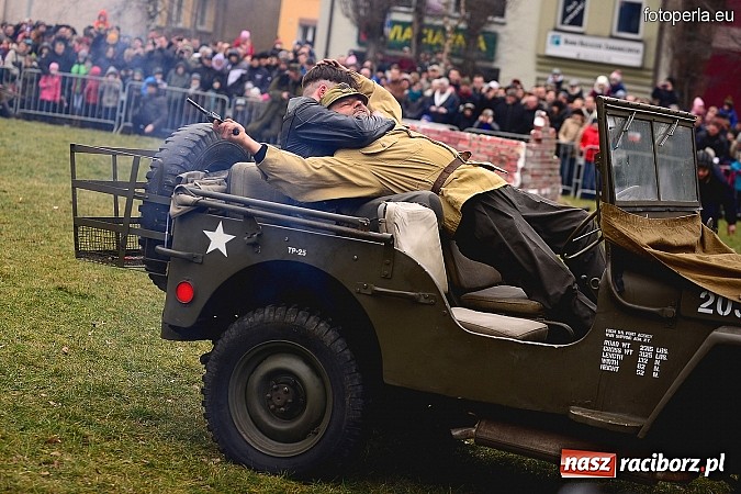 Zdjęcie w galerii na portalu naszraciborz.pl: Odbicie więźnia z rąk UB - fotoreportaż z inscenizacji z okazji Dnia Żołnierzy Wyklętych wiadomości z regionu