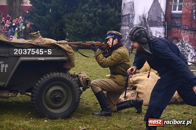 Zdjęcie w galerii na portalu naszraciborz.pl: Odbicie więźnia z rąk UB - fotoreportaż z inscenizacji z okazji Dnia Żołnierzy Wyklętych wiadomości z regionu