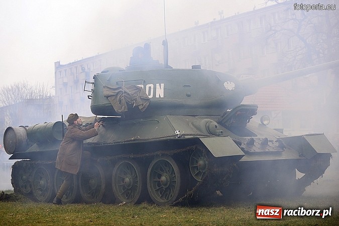 Zdjęcie w galerii na portalu naszraciborz.pl: Odbicie więźnia z rąk UB - fotoreportaż z inscenizacji z okazji Dnia Żołnierzy Wyklętych wiadomości z regionu