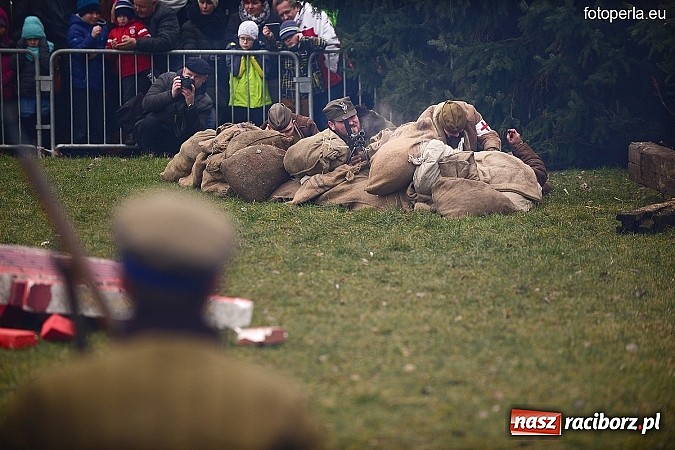 Zdjęcie w galerii na portalu naszraciborz.pl: Odbicie więźnia z rąk UB - fotoreportaż z inscenizacji z okazji Dnia Żołnierzy Wyklętych wiadomości z regionu