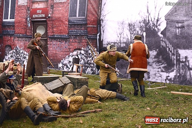 Zdjęcie w galerii na portalu naszraciborz.pl: Odbicie więźnia z rąk UB - fotoreportaż z inscenizacji z okazji Dnia Żołnierzy Wyklętych wiadomości z regionu