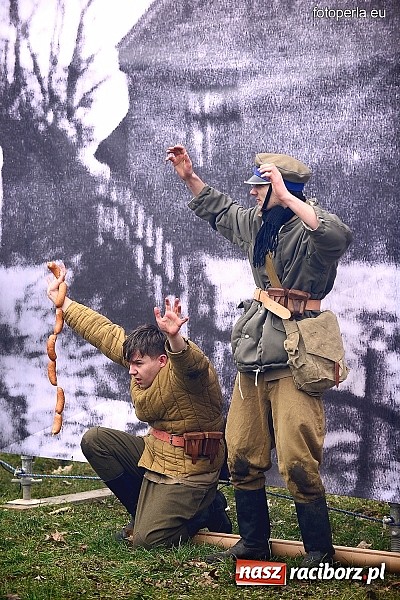 Zdjęcie w galerii na portalu naszraciborz.pl: Odbicie więźnia z rąk UB - fotoreportaż z inscenizacji z okazji Dnia Żołnierzy Wyklętych wiadomości z regionu