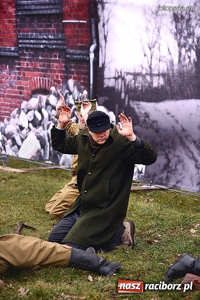 Zdjęcie w galerii na portalu naszraciborz.pl: Odbicie więźnia z rąk UB - fotoreportaż z inscenizacji z okazji Dnia Żołnierzy Wyklętych wiadomości z regionu
