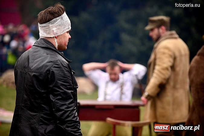 Zdjęcie w galerii na portalu naszraciborz.pl: Odbicie więźnia z rąk UB - fotoreportaż z inscenizacji z okazji Dnia Żołnierzy Wyklętych wiadomości z regionu