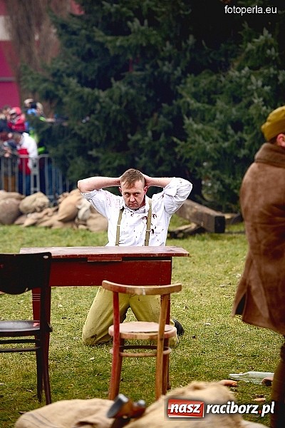 Zdjęcie w galerii na portalu naszraciborz.pl: Odbicie więźnia z rąk UB - fotoreportaż z inscenizacji z okazji Dnia Żołnierzy Wyklętych wiadomości z regionu