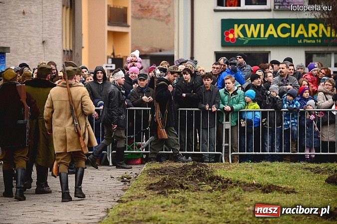 Zdjęcie w galerii na portalu naszraciborz.pl: Odbicie więźnia z rąk UB - fotoreportaż z inscenizacji z okazji Dnia Żołnierzy Wyklętych wiadomości z regionu