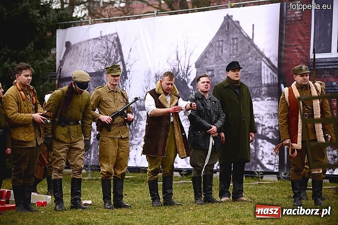 Zdjęcie w galerii na portalu naszraciborz.pl: Odbicie więźnia z rąk UB - fotoreportaż z inscenizacji z okazji Dnia Żołnierzy Wyklętych wiadomości z regionu