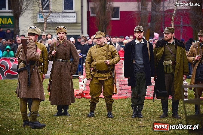 Zdjęcie w galerii na portalu naszraciborz.pl: Odbicie więźnia z rąk UB - fotoreportaż z inscenizacji z okazji Dnia Żołnierzy Wyklętych wiadomości z regionu