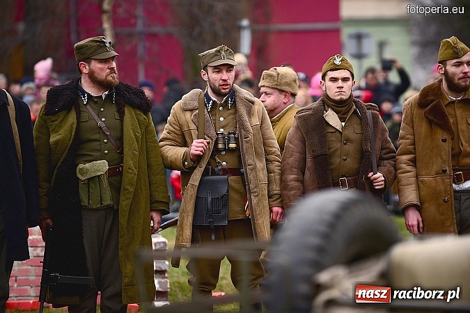 Zdjęcie w galerii na portalu naszraciborz.pl: Odbicie więźnia z rąk UB - fotoreportaż z inscenizacji z okazji Dnia Żołnierzy Wyklętych wiadomości z regionu