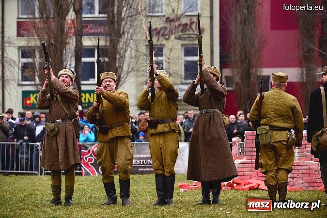 Zdjęcie w galerii na portalu naszraciborz.pl: Odbicie więźnia z rąk UB - fotoreportaż z inscenizacji z okazji Dnia Żołnierzy Wyklętych wiadomości z regionu