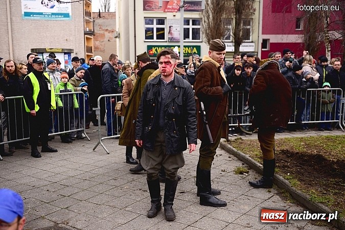 Zdjęcie w galerii na portalu naszraciborz.pl: Odbicie więźnia z rąk UB - fotoreportaż z inscenizacji z okazji Dnia Żołnierzy Wyklętych wiadomości z regionu