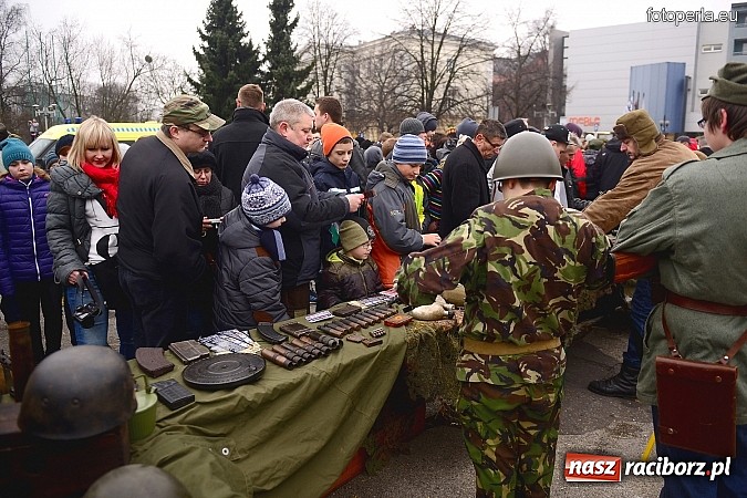 Zdjęcie w galerii na portalu naszraciborz.pl: Odbicie więźnia z rąk UB - fotoreportaż z inscenizacji z okazji Dnia Żołnierzy Wyklętych wiadomości z regionu