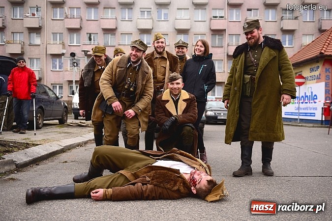 Zdjęcie w galerii na portalu naszraciborz.pl: Odbicie więźnia z rąk UB - fotoreportaż z inscenizacji z okazji Dnia Żołnierzy Wyklętych wiadomości z regionu