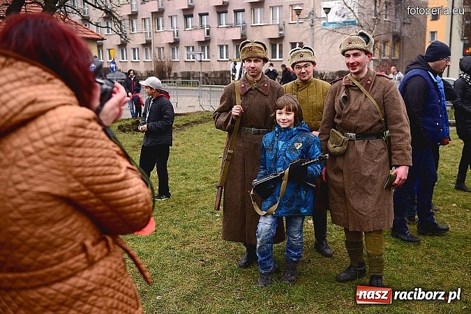 Zdjęcie w galerii na portalu naszraciborz.pl: Odbicie więźnia z rąk UB - fotoreportaż z inscenizacji z okazji Dnia Żołnierzy Wyklętych wiadomości z regionu