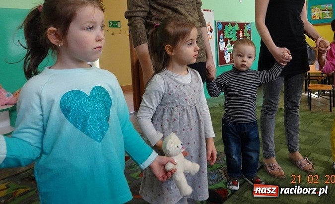 Zdjęcie w galerii na portalu naszraciborz.pl: Fiku-miku z RCK odwiedza przedszkola  wiadomości z regionu