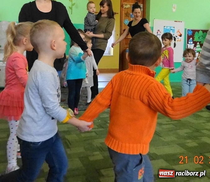 Zdjęcie w galerii na portalu naszraciborz.pl: Fiku-miku z RCK odwiedza przedszkola  wiadomości z regionu