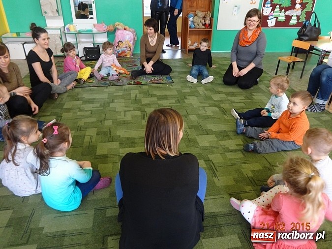 Zdjęcie w galerii na portalu naszraciborz.pl: Fiku-miku z RCK odwiedza przedszkola  wiadomości z regionu