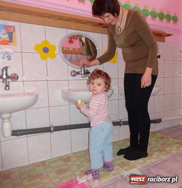 Zdjęcie w galerii na portalu naszraciborz.pl: Fiku-miku z RCK odwiedza przedszkola  wiadomości z regionu