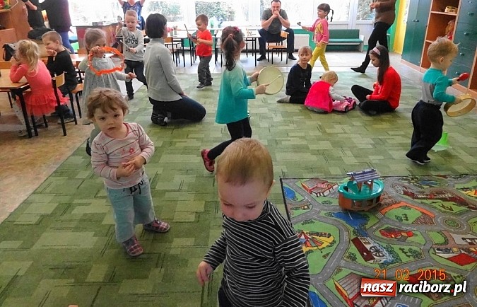 Zdjęcie w galerii na portalu naszraciborz.pl: Fiku-miku z RCK odwiedza przedszkola  wiadomości z regionu