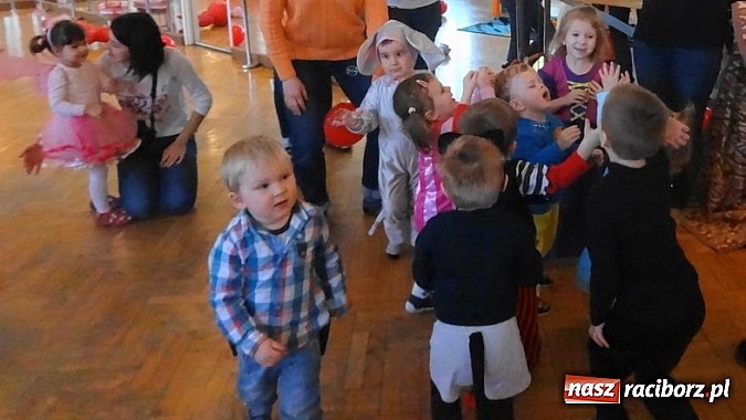Zdjęcie w galerii na portalu naszraciborz.pl: Fiku-miku z RCK odwiedza przedszkola  wiadomości z regionu