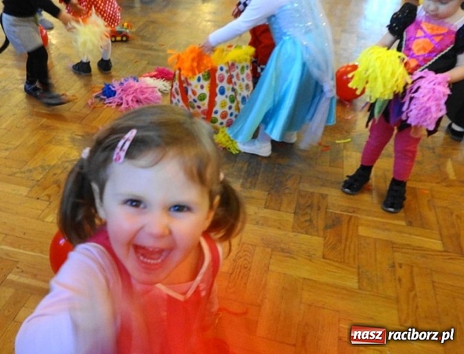 Zdjęcie w galerii na portalu naszraciborz.pl: Fiku-miku z RCK odwiedza przedszkola  wiadomości z regionu