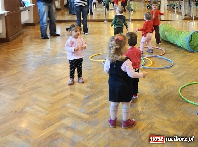 Zdjęcie w galerii na portalu naszraciborz.pl: Fiku-miku z RCK odwiedza przedszkola  wiadomości z regionu