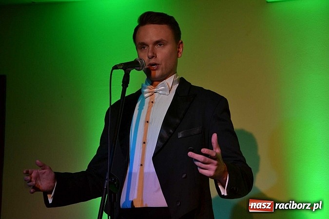 Zdjęcie w galerii na portalu naszraciborz.pl: Trzej tenorzy zaśpiewali na Zamku Piastowskim w Raciborzu wiadomości z regionu
