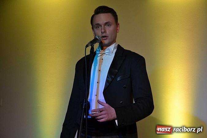 Zdjęcie w galerii na portalu naszraciborz.pl: Trzej tenorzy zaśpiewali na Zamku Piastowskim w Raciborzu wiadomości z regionu