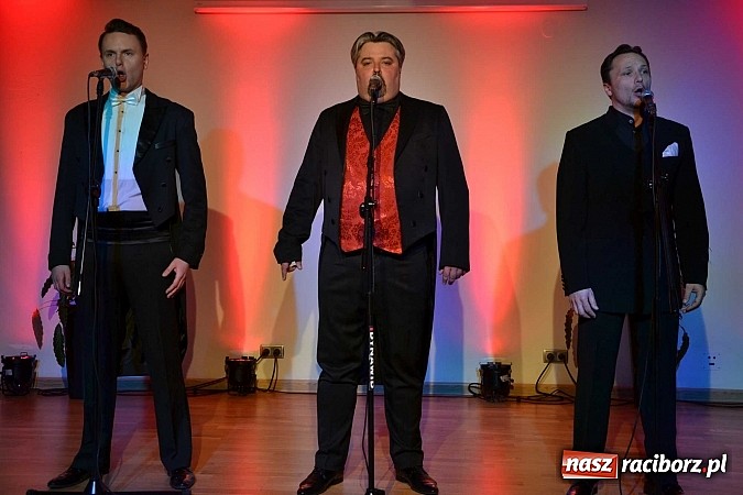 Zdjęcie w galerii na portalu naszraciborz.pl: Trzej tenorzy zaśpiewali na Zamku Piastowskim w Raciborzu wiadomości z regionu