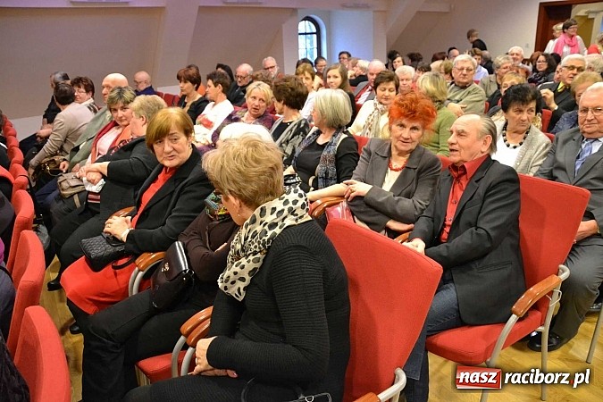Zdjęcie w galerii na portalu naszraciborz.pl: Trzej tenorzy zaśpiewali na Zamku Piastowskim w Raciborzu wiadomości z regionu