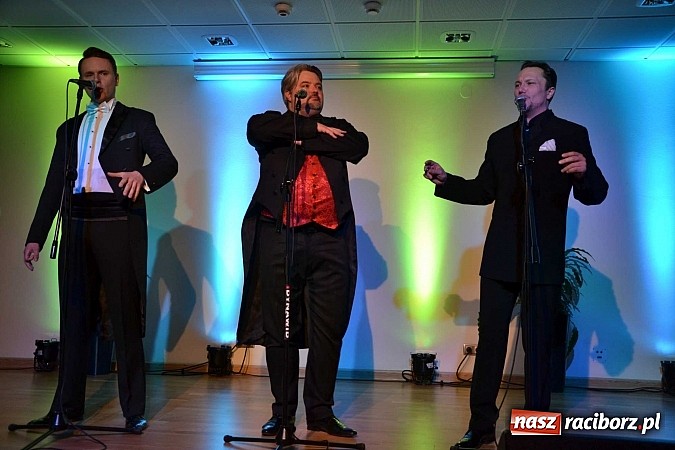 Zdjęcie w galerii na portalu naszraciborz.pl: Trzej tenorzy zaśpiewali na Zamku Piastowskim w Raciborzu wiadomości z regionu