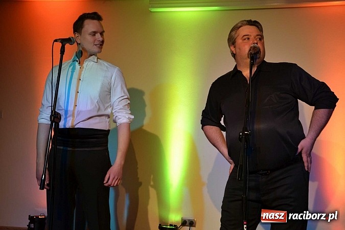 Zdjęcie w galerii na portalu naszraciborz.pl: Trzej tenorzy zaśpiewali na Zamku Piastowskim w Raciborzu wiadomości z regionu