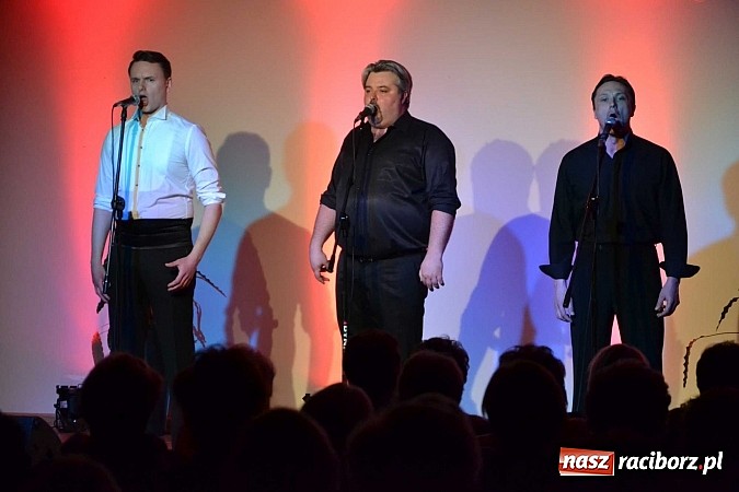 Zdjęcie w galerii na portalu naszraciborz.pl: Trzej tenorzy zaśpiewali na Zamku Piastowskim w Raciborzu wiadomości z regionu