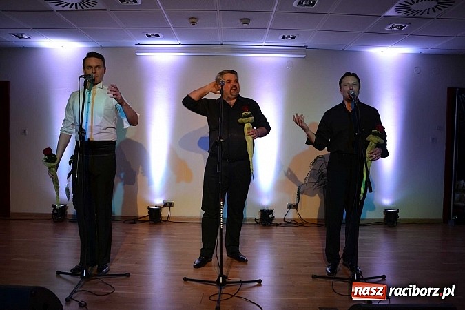 Zdjęcie w galerii na portalu naszraciborz.pl: Trzej tenorzy zaśpiewali na Zamku Piastowskim w Raciborzu wiadomości z regionu