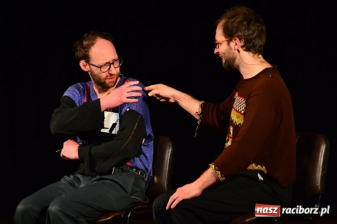 Zdjęcie w galerii na portalu naszraciborz.pl: Łowcy.B rozśmieszali publiczność w Kuźni Raciborskiej wiadomości z regionu