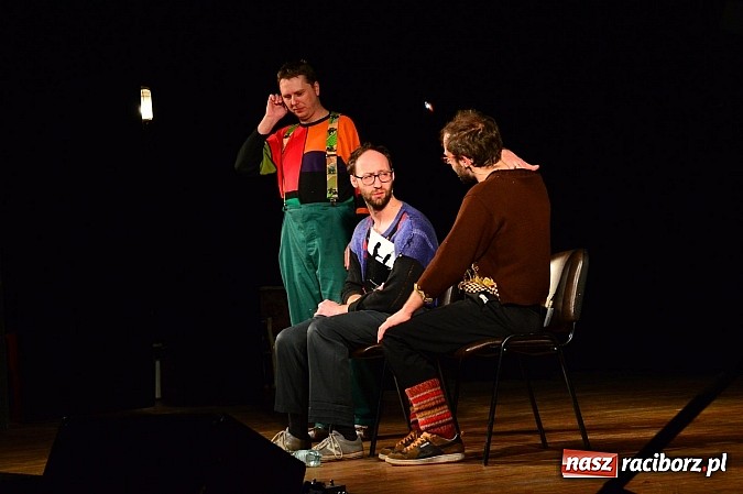 Zdjęcie w galerii na portalu naszraciborz.pl: Łowcy.B rozśmieszali publiczność w Kuźni Raciborskiej wiadomości z regionu