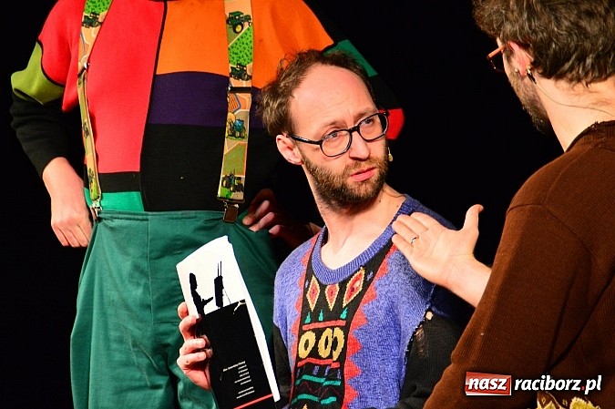 Zdjęcie w galerii na portalu naszraciborz.pl: Łowcy.B rozśmieszali publiczność w Kuźni Raciborskiej wiadomości z regionu