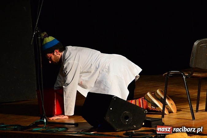 Zdjęcie w galerii na portalu naszraciborz.pl: Łowcy.B rozśmieszali publiczność w Kuźni Raciborskiej wiadomości z regionu