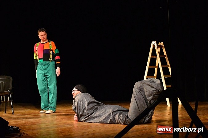 Zdjęcie w galerii na portalu naszraciborz.pl: Łowcy.B rozśmieszali publiczność w Kuźni Raciborskiej wiadomości z regionu