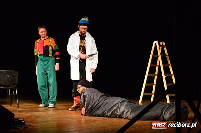 Zdjęcie w galerii na portalu naszraciborz.pl: Łowcy.B rozśmieszali publiczność w Kuźni Raciborskiej wiadomości z regionu