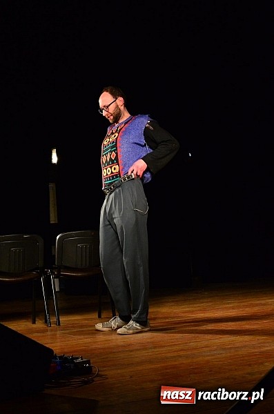 Zdjęcie w galerii na portalu naszraciborz.pl: Łowcy.B rozśmieszali publiczność w Kuźni Raciborskiej wiadomości z regionu