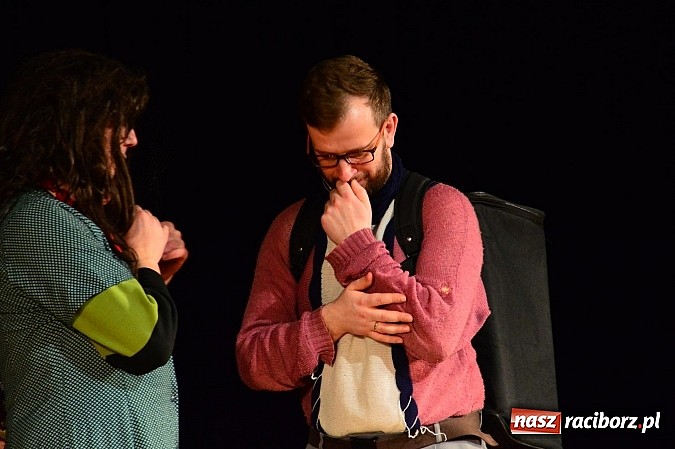 Zdjęcie w galerii na portalu naszraciborz.pl: Łowcy.B rozśmieszali publiczność w Kuźni Raciborskiej wiadomości z regionu