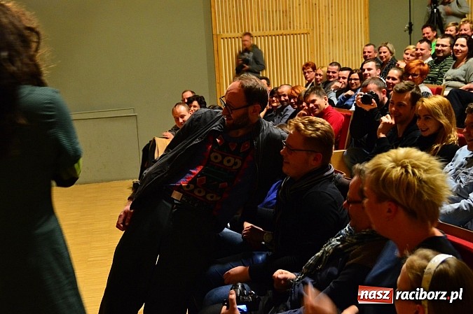 Zdjęcie w galerii na portalu naszraciborz.pl: Łowcy.B rozśmieszali publiczność w Kuźni Raciborskiej wiadomości z regionu