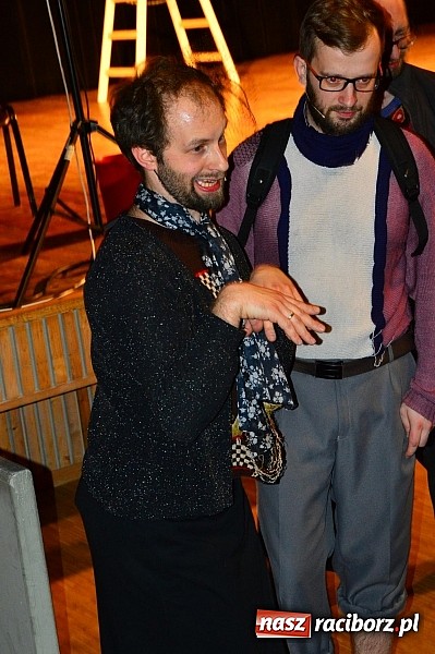 Zdjęcie w galerii na portalu naszraciborz.pl: Łowcy.B rozśmieszali publiczność w Kuźni Raciborskiej wiadomości z regionu