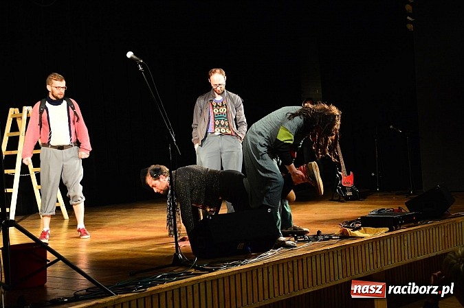 Zdjęcie w galerii na portalu naszraciborz.pl: Łowcy.B rozśmieszali publiczność w Kuźni Raciborskiej wiadomości z regionu