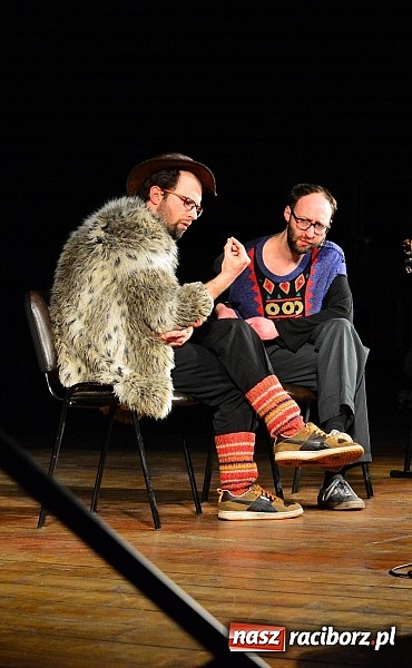 Zdjęcie w galerii na portalu naszraciborz.pl: Łowcy.B rozśmieszali publiczność w Kuźni Raciborskiej wiadomości z regionu