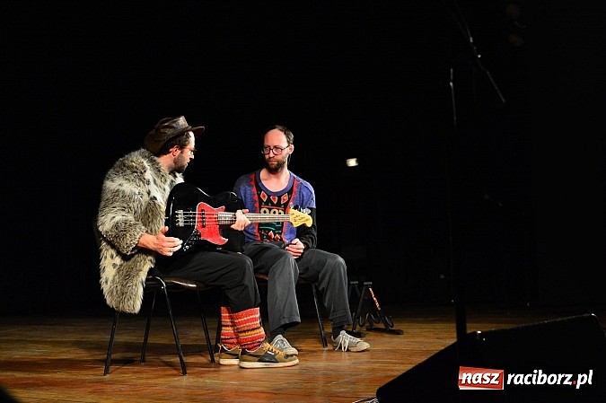 Zdjęcie w galerii na portalu naszraciborz.pl: Łowcy.B rozśmieszali publiczność w Kuźni Raciborskiej wiadomości z regionu