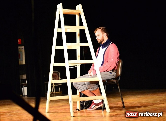 Zdjęcie w galerii na portalu naszraciborz.pl: Łowcy.B rozśmieszali publiczność w Kuźni Raciborskiej wiadomości z regionu