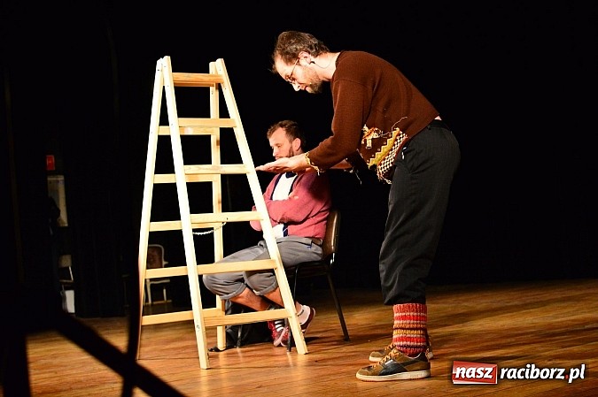 Zdjęcie w galerii na portalu naszraciborz.pl: Łowcy.B rozśmieszali publiczność w Kuźni Raciborskiej wiadomości z regionu